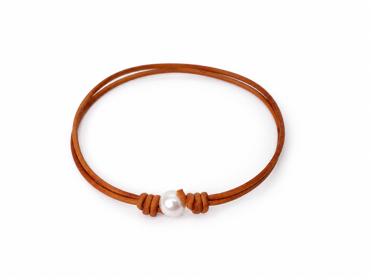 Elegantní náramek ANIE z klokaní kůže s bílou Akoya perlou 7,3 mm